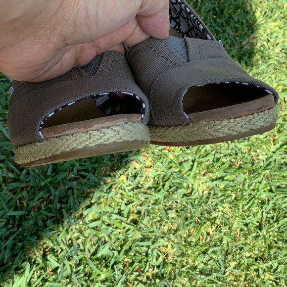 Tom’s wedge open toe grey canvas shoes size 7 - Picture 6 of 10